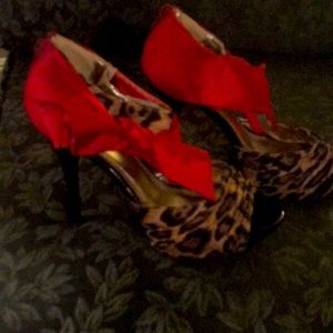 Iserboye heels gorgeous NWOB